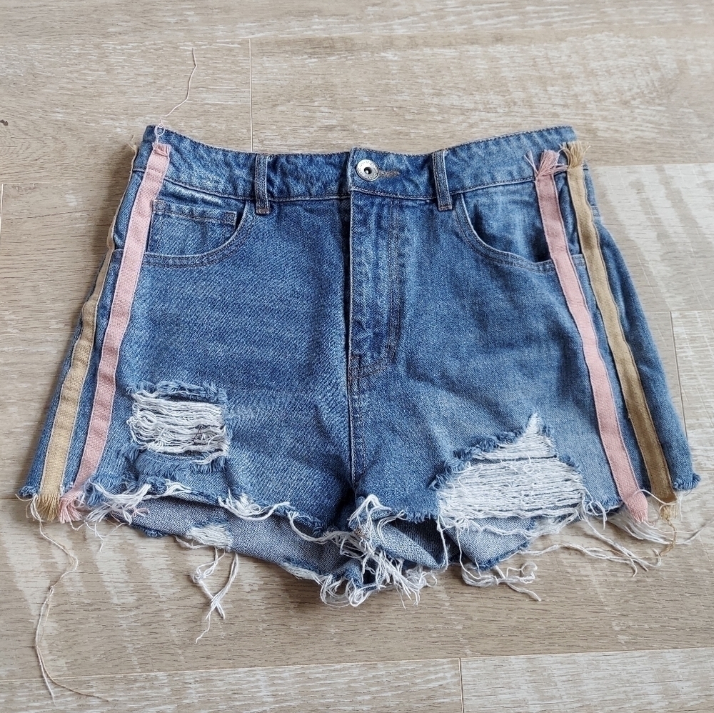Cropp Cute Distressed Denim Shorts - Picture 2 of 11